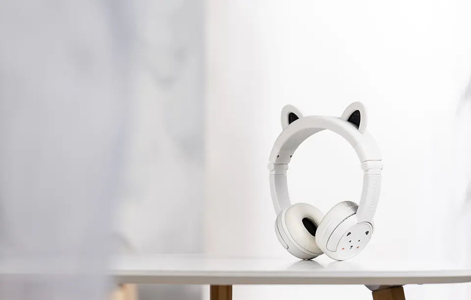 Słuchawki bezprzewodowe dla dzieci BuddyPhones Play Ears Plus panda (białe)