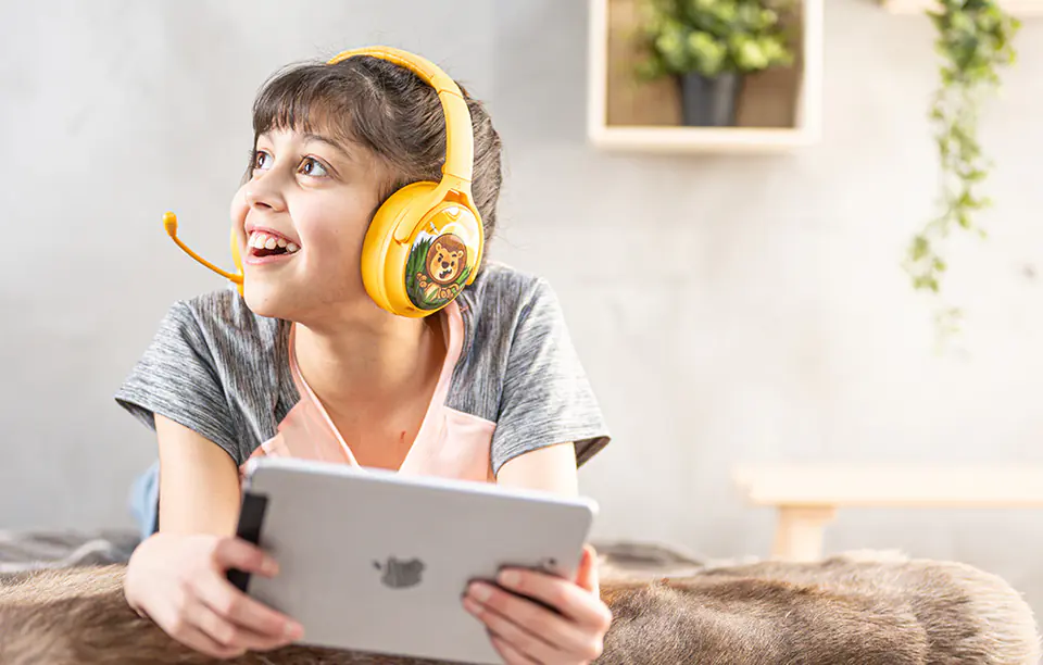 Słuchawki bezprzewodowe dla dzieci BuddyPhones Cosmos Plus ANC (żółte)