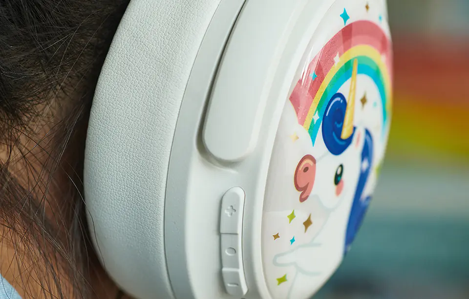 Słuchawki bezprzewodowe dla dzieci BuddyPhones Cosmos Plus ANC (białe)