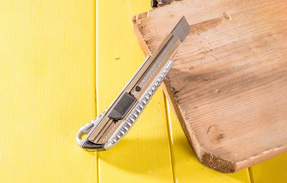 Nożyk z łamanym ostrzem Deli Tools EDL4255 (srebrny)