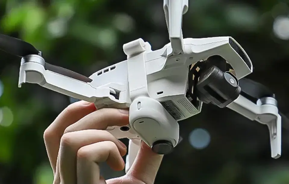 Obudowa silikonowa z paskiem Sunnylife do Insta360 GO 3 / GO 3S (biała)