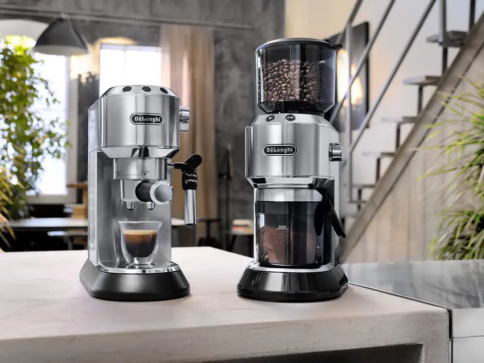 De'Longhi Dedica Style EC 685.W Semi-automática Máquina espresso 1,1 L