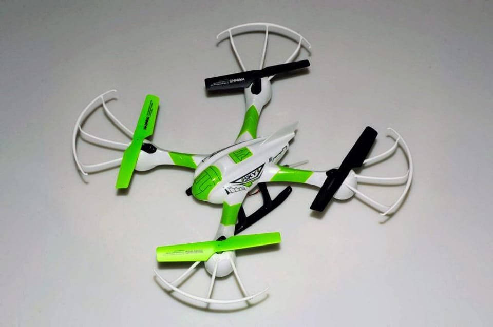 Quadrocopter Sky Hawkeye FVP 2.4GHz LCD Monitor Drone