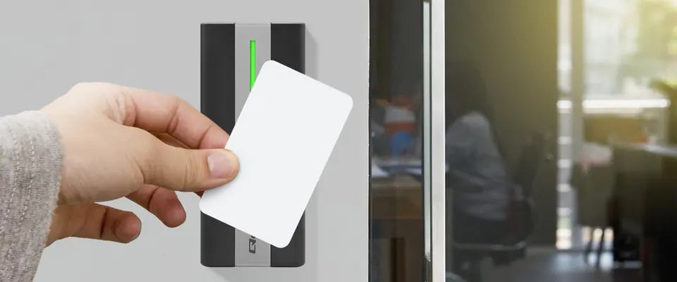 Qoltec Zbliżeniowy czytnik kart i breloków RFID | EM | Mifare | karta | brelok | ABS