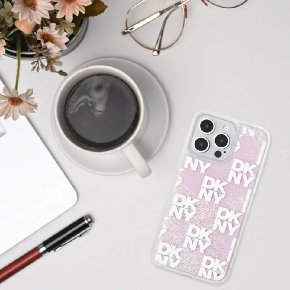 Oryginalne Etui IPHONE 13 / 14 / 15 DKNY Hardcase Liquid Glitter Multilogo (DKHCP15SLCPEPP) różowe