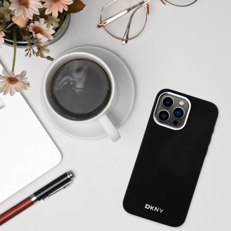 DKNY DKHMP16LSMCHLP iPhone 16 Pro 6.3"    różowy/pink hardcase Liquid Silicone Small Metal Logo MagSafe