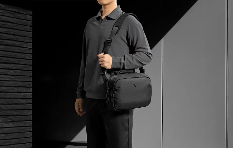 Torba na ramię Tomtoc UrbanEX-B11 (czarny)