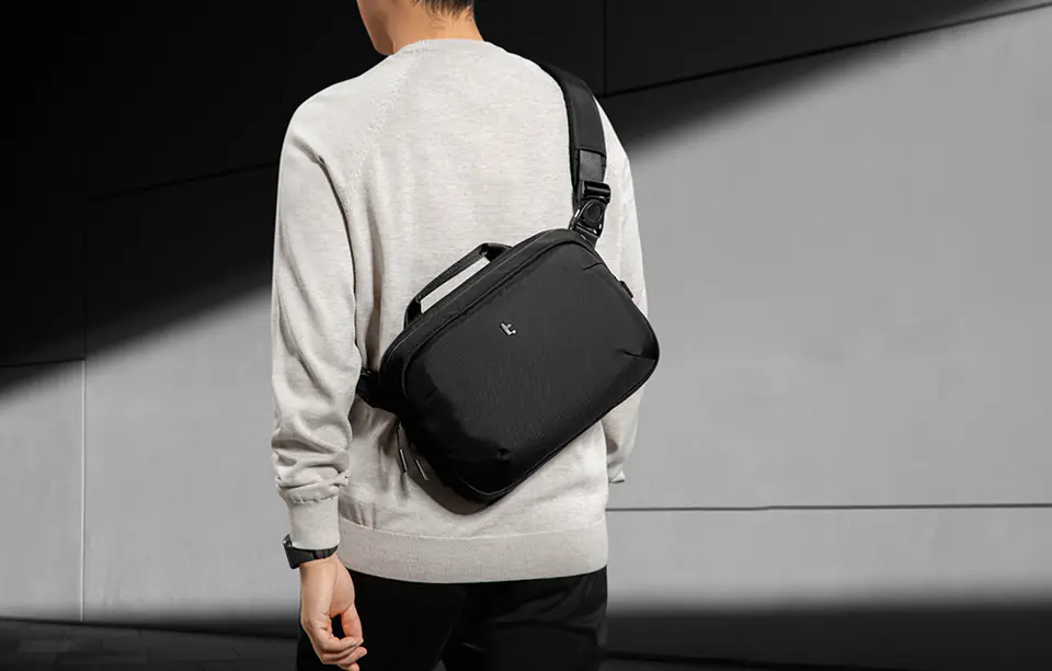 Torba na ramię Tomtoc UrbanEX-B11 (czarny)