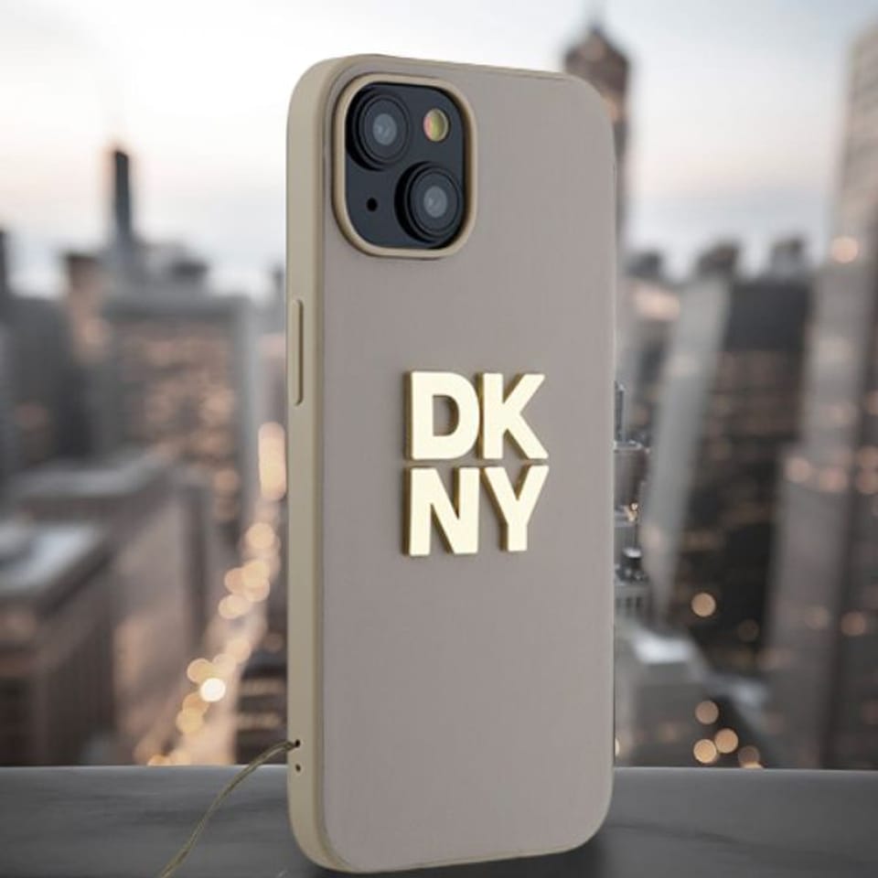 Oryginalne Etui IPHONE 13 / 14 / 15 DKNY Hardcase Wrist Strap Stock Logo (DKHCP15SPBSWSE) beżowe