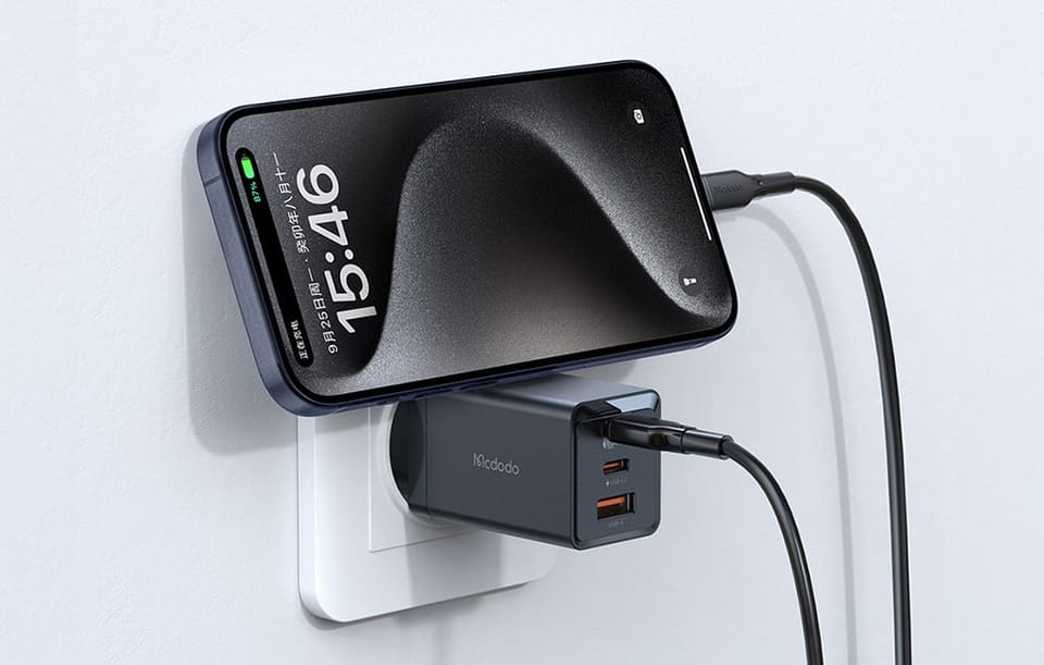 Ładowarka sieciowa GaN Mcdodo CH-1543, 2x USB-C, 1x USB, 67W + kabel USB-C do USB-C 2m (czarna)