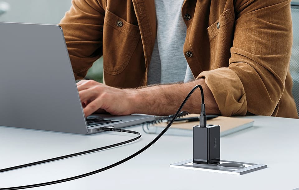 Ładowarka sieciowa GaN Mcdodo CH-1543, 2x USB-C, 1x USB, 67W + kabel USB-C do USB-C 2m (czarna)