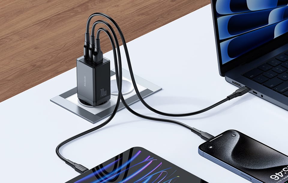 Ładowarka sieciowa GaN Mcdodo CH-1543, 2x USB-C, 1x USB, 67W + kabel USB-C do USB-C 2m (czarna)