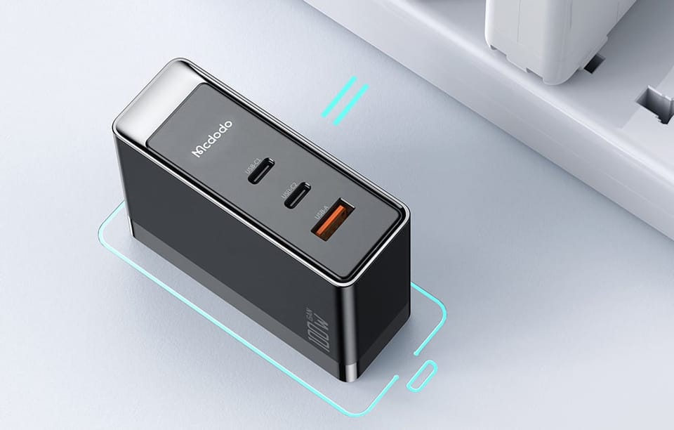 Uniwersalna ładowarka sieciowa/adapter podróżny UK/US/EU GaN Mcdodo CH-8101 Pro, 100W, 2xUSB-C, USB-A (czarna)