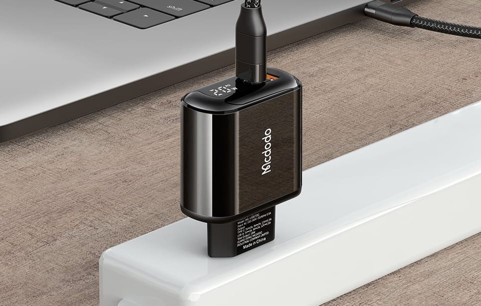 Ładowarka sieciowa Mcdodo CH-7170 PD 20W 2xUSB + USB-C (czarna)