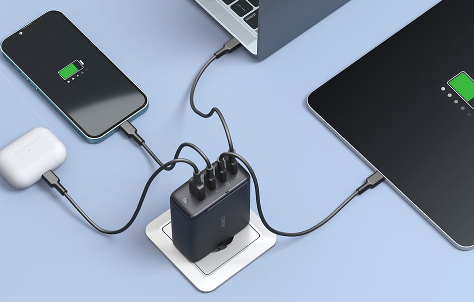 Ładowarka sieciowa Aukey PA-B7S, 1xUSB-A, 3xUSB-C, 100W GaN (czarna)