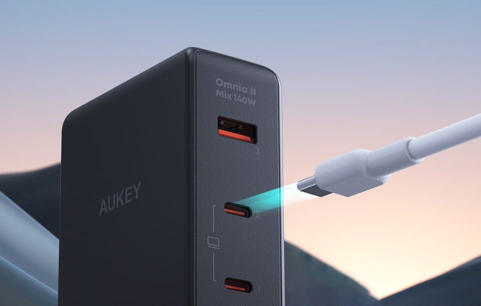 Ładowarka sieciowa Aukey PA-B7O, 1xUSB-A, 2xUSB-C, 140W GaN (czarna)