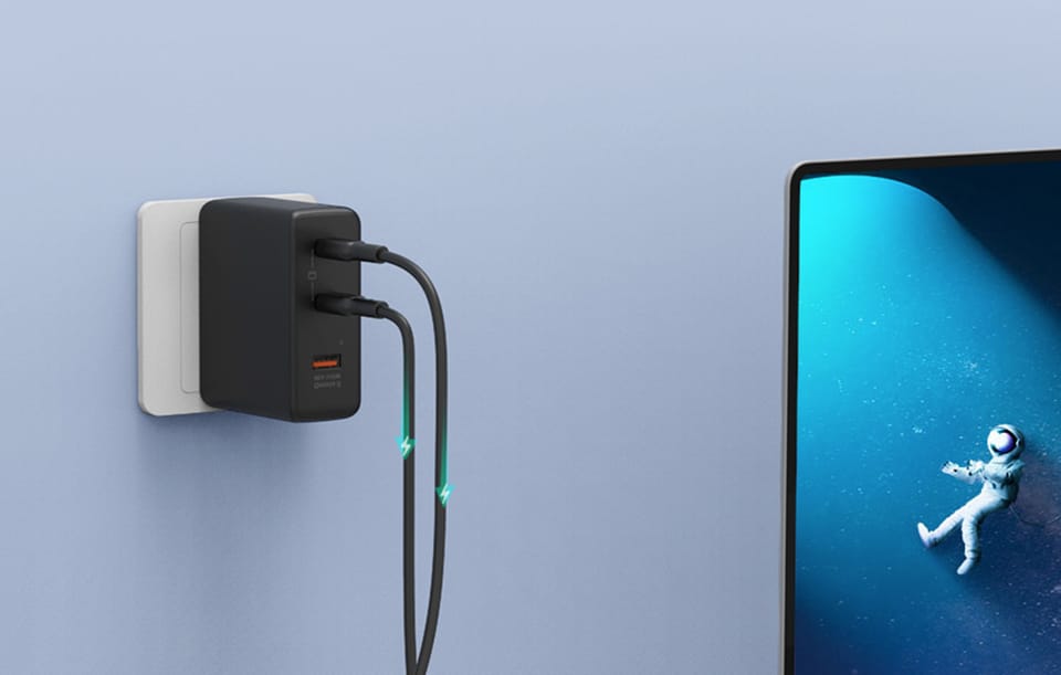 Ładowarka sieciowa Aukey PA-B7O, 1xUSB-A, 2xUSB-C, 140W GaN (czarna)