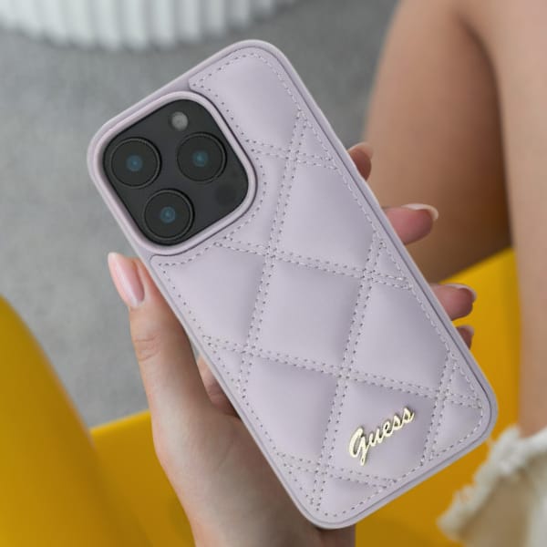 Guess GUHCP16SPSQSQSU iPhone 16 6.1" jasnofioletowy/light purple hardcase Quiled Metal Logo