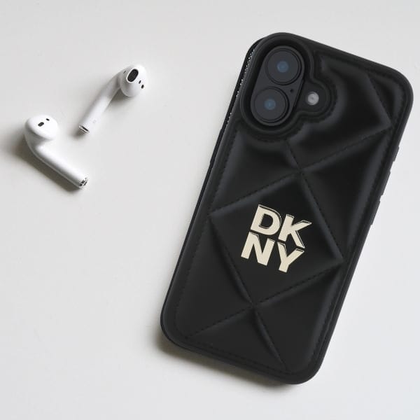 DKNY DKHCP16SPQDSLK iPhone 16 6.1" czarny/black Quilted Stack Logo