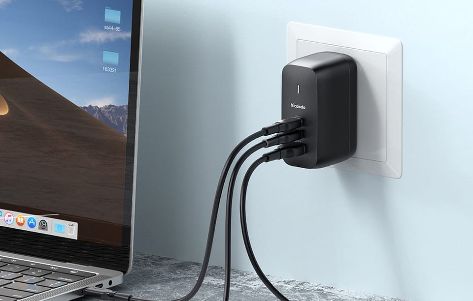 Ładowarka sieciowa Mcdodo CH-8442 UK/US/EU, 2x USB-C + USB-A,  kabel USB-C 2m, 65W (czarna)