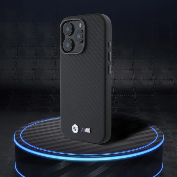 BMW BMHCP16S23PUFWC iPhone 16 6.1"        czarny/black hardcase Carbon Wrapped Metal