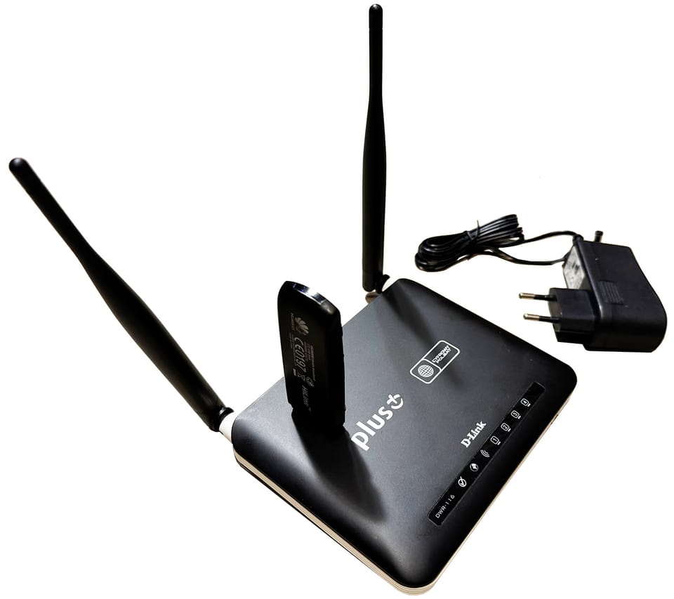 Powystawowy router wifi DWR-116 plus modem LTE Huawei E3272 