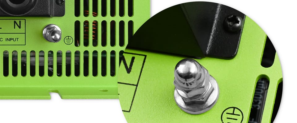 Qoltec Przetwornica solarna Monolith 3w1 z funkcją ładowania AC 10A |  MPPT 40A | UPS | ATS | 1000W | 2000W | 12V na 230V | Czysty Sinus