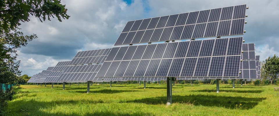 Qoltec Przetwornica solarna Monolith 3w1 z funkcją ładowania AC 10A |  MPPT 40A | UPS | ATS | 1000W | 2000W | 12V na 230V | Czysty Sinus