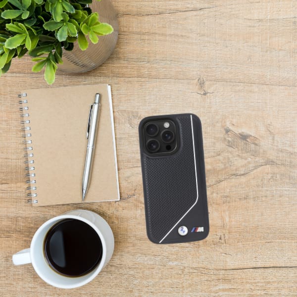 BMW BMHMP16L23PUCPK iPhone 16 Pro 6.3" czarny/black hardcase M Perforated Twisted Line MagSafe