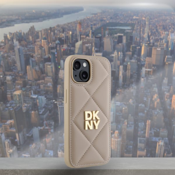 DKNY DKHCP15MPQDSLE iPhone 15 Plus 6.7"   beżowy/beige Quilted Stack Logo