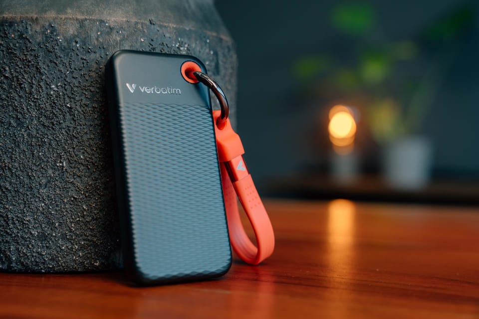 Dysk Zewnętrzny Verbatim Pocket SSD 2TB   - brelok do kluczy z kablem USB 3.2 gen.2 czarno-szary/black-grey 32194