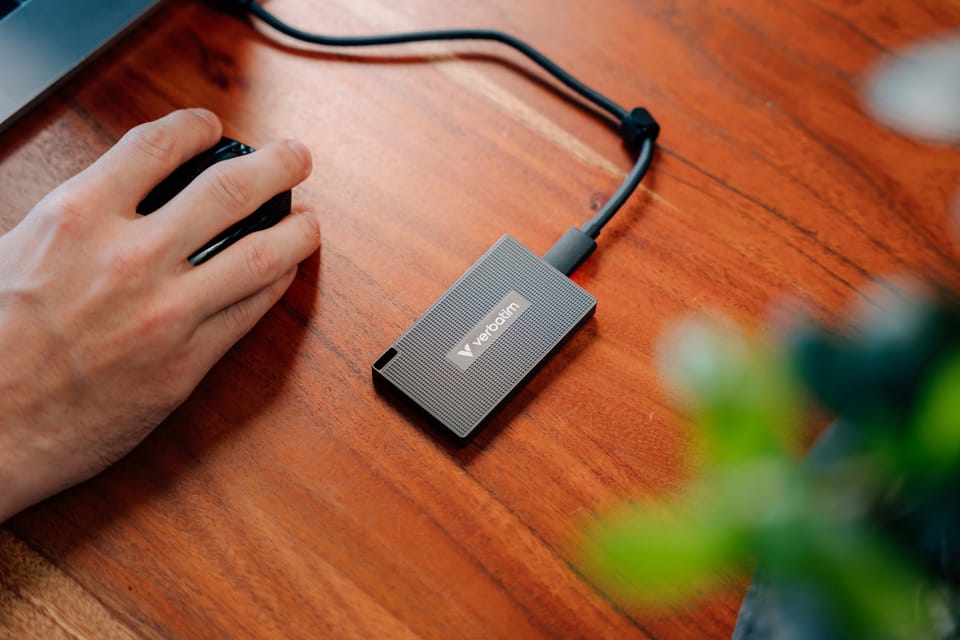 Dysk Zewnętrzny Verbatim Metal Mini SSD   512GB USB-C 3.2 + kabel USB-C/USB-C-USB-A metalowy/metal 32030