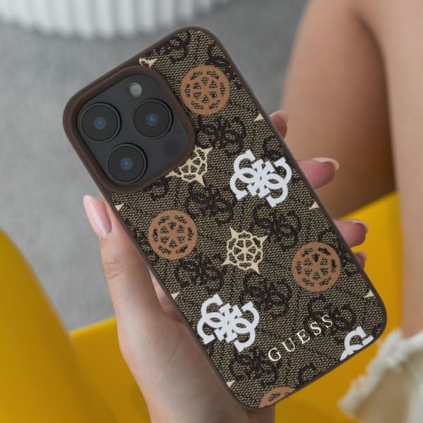 Guess GUHMP16XP4PWPW iPhone 16 Pro Max 6.9" brązowy/brown hardcase Peony On 4G Background MagSafe