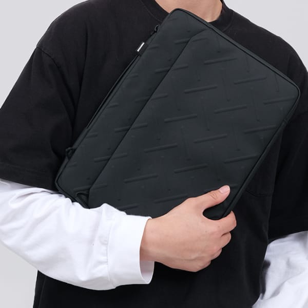 Skinarma Torba Juno laptop sleeve 14"    czarny/black