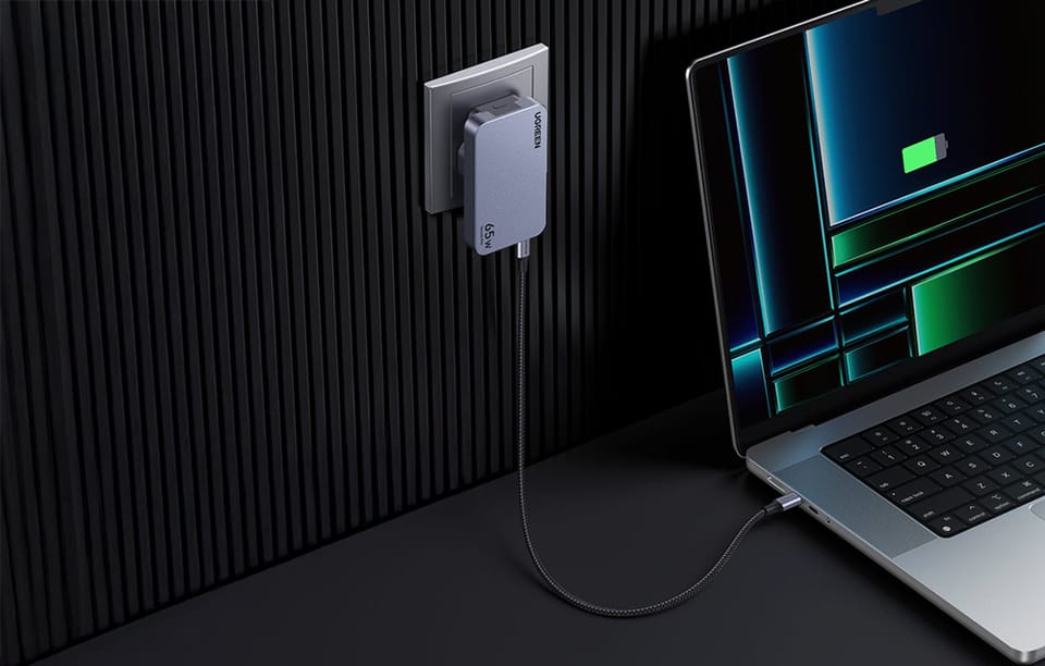 Płaska ładowarka sieciowa Ugreen Nexode Pro 65W, GaN, 2x USB-C + USB