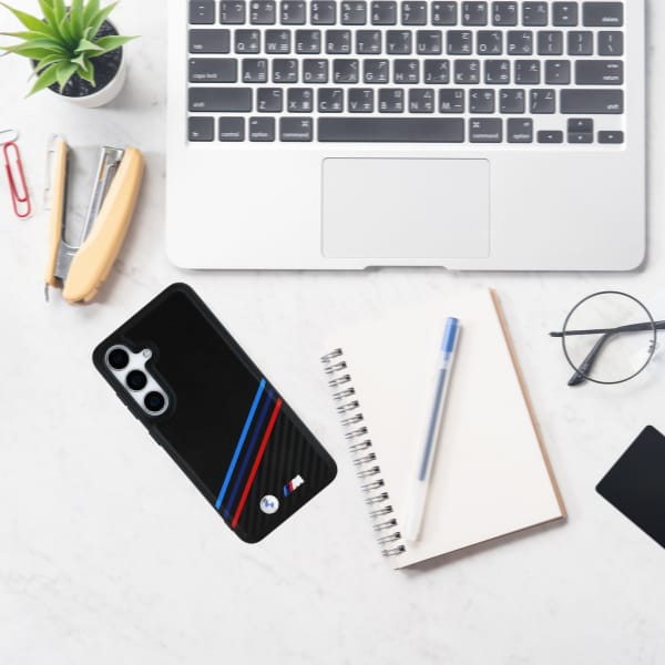 Etui BMW Leather Tricolor Crossing Stripes MagSafe do Samsung Galaxy S25 czarny