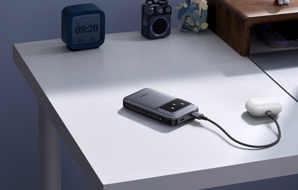Powerbank 10000mAh Ugreen Uno PB511, 30W, wbudowany kabel USB-C (szary)
