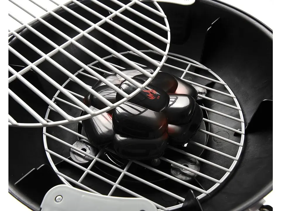 Grill On Legs With Lid, Grate + Accessories