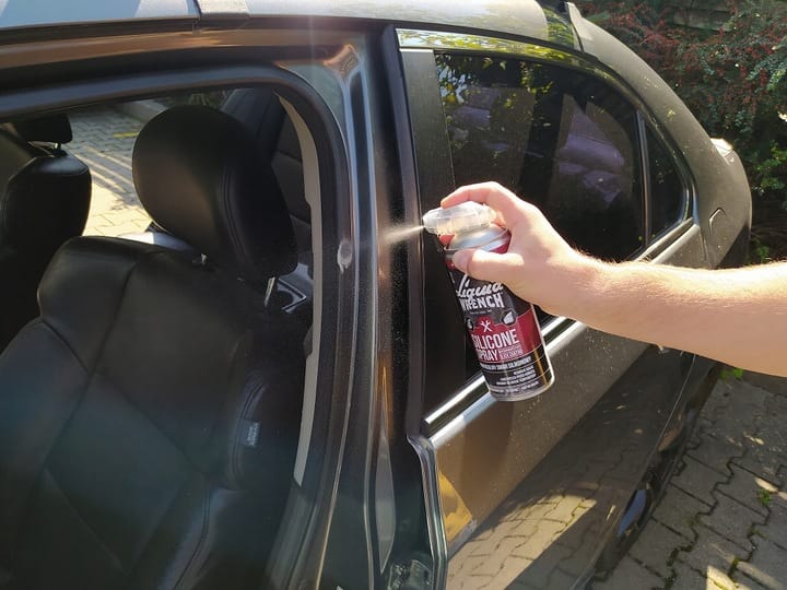 Smar silikonowy w sprayu uniwersalny Liquid Wrench do uszczelek 400ml