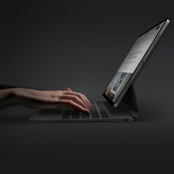 Etui UNIQ Venno Pro Magnetic Smart       z klawiaturą do iPad Pro 13" M4 (2024) czarny