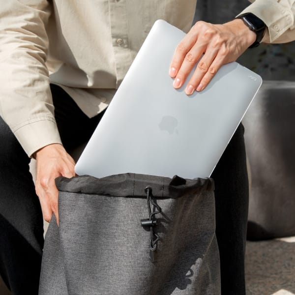 Etui UNIQ Vero do MacBook Pro 14" M1-M4  (2021-2024) przezroczysty