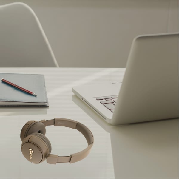 Słuchawki nauszne Guess Bluetooth 5.3    Metal Logo Script brązowy