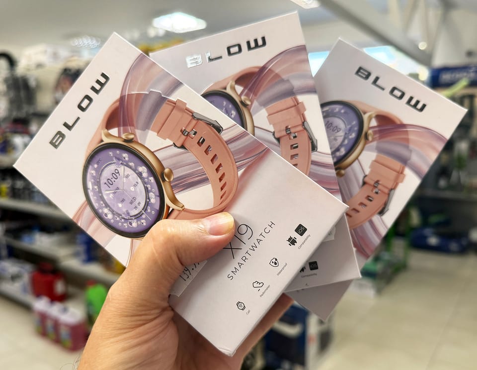 Smartwatch Blow X19 złoty. Bransoleta i dwa paski.