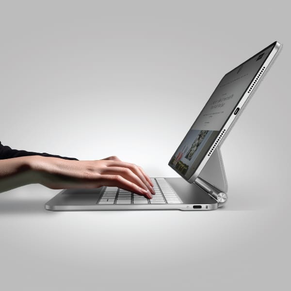 Etui UNIQ Venno Pro Magnetic Smart       z klawiaturą do iPad Air 11" M2 2024 / M3 2025 / M4 2026 | Air 10.9" (2022/20) | iPad Pro 11" (2022/21) biały