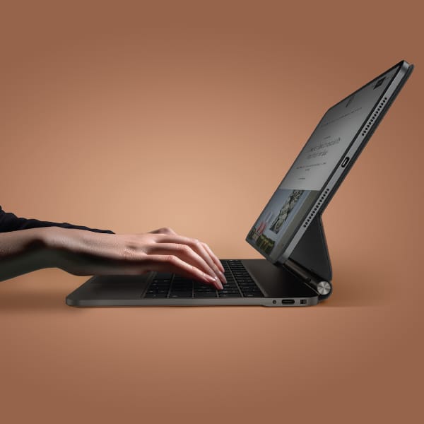 Etui UNIQ Venno Pro Magnetic Smart       z klawiaturą do iPad Pro 11" M4 caramel