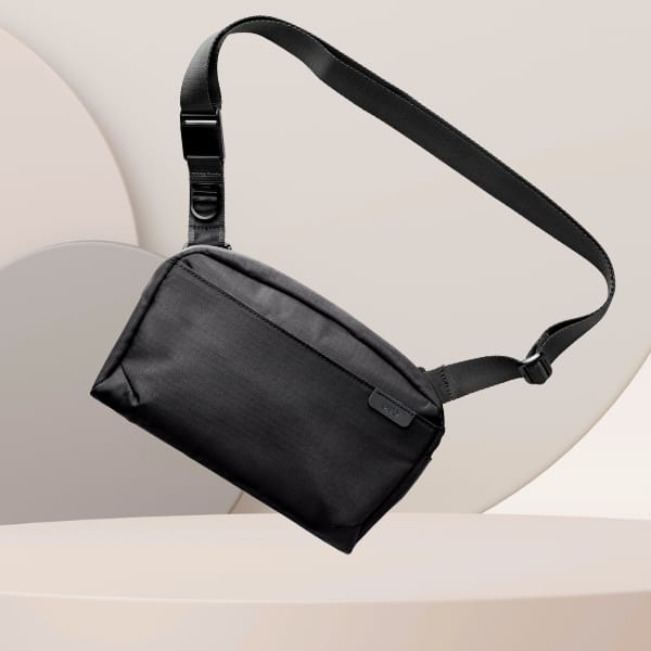 Torba UNIQ Arden Sling 2L czarny