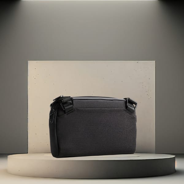Torba UNIQ Arden Sling 2L czarny