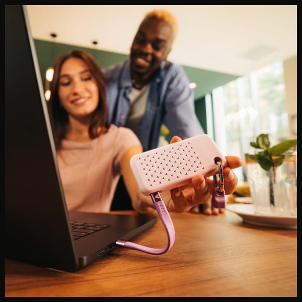 Dysk Zewnętrzny Verbatim Pocket SSD 2TB  USB-C 3.2 gen.2 biały-fioletowy 32323