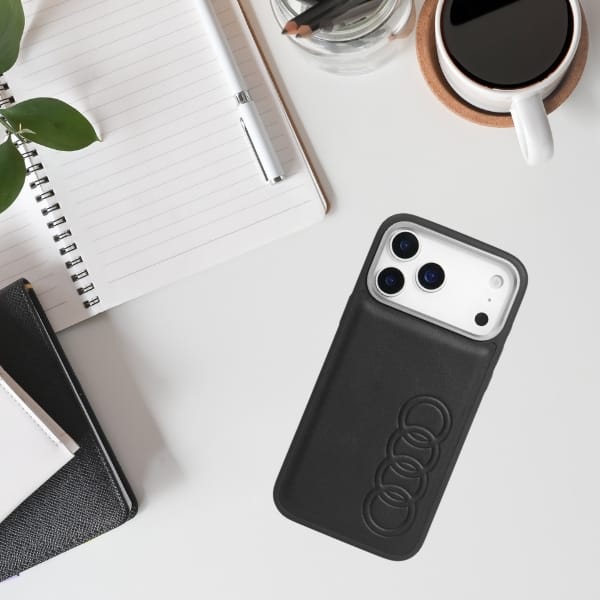 Etui Audi TT Synthetic Leather MagSafe   do iPhone 17 Pro Max czarny