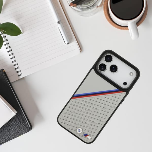 Etui BMW M Tricolor Metal Logo MagSafe   do iPhone 17 Pro Max szary